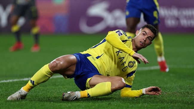 ronaldo bertahan di al nassr